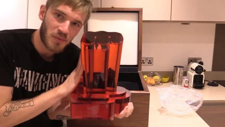 4 Kasta Piagam Youtube Play Button yang Sering Dipamerkan Youtuber, Mulai Silver sampai Ruby 8