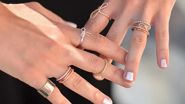 10 Ide Pakai Ring Set Kekinian yang Katanya Lagi Digilai Cewek-cewek Korea. Kamu Nggak Mau Coba? 11