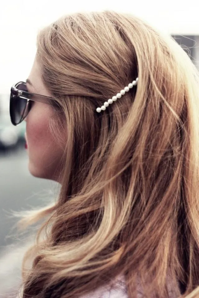 Ide Hairstyle Pakai Jepitan Rambut Mutiara ala Selebgram 10
