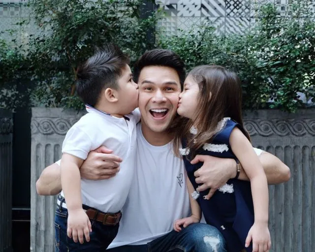 8 Seleb Ini Punya Anak Kembar yang Lucunya Nggak Nahan. Pengen Punya Juga Deh! 9
