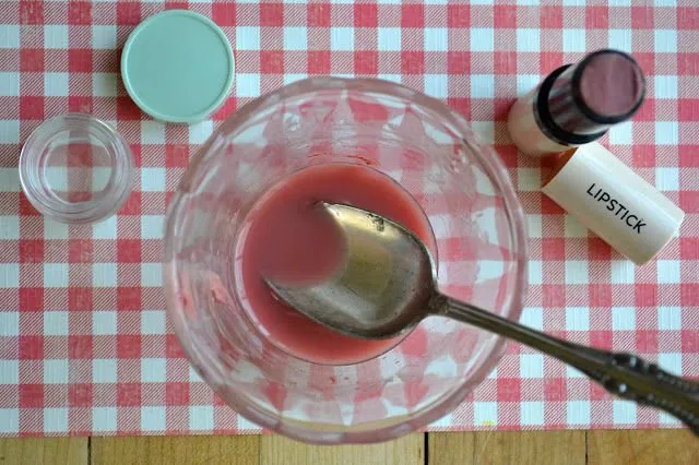 5 Langkah Super Mudah Membuat Lip Balm Sendiri di Rumah. No Bahan Kimia dan Pastinya, Murah! 10