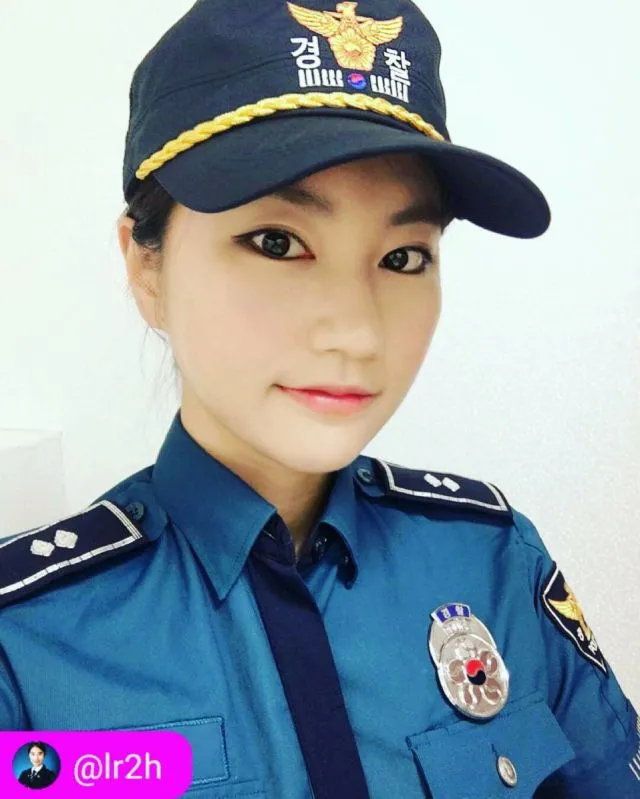 Potret Cewek Korea Berseragam yang Bisa Bikin Cowok Terperangah. Pesona Cantiknya Kebangetan~ 20