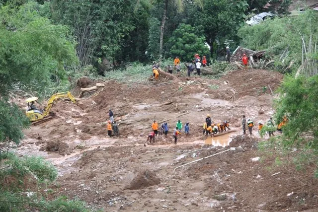Makam Raja Imogiri Terkena Longsor. Sebaiknya Kamu Nggak Berkunjung ke Sana Dulu ya! 6