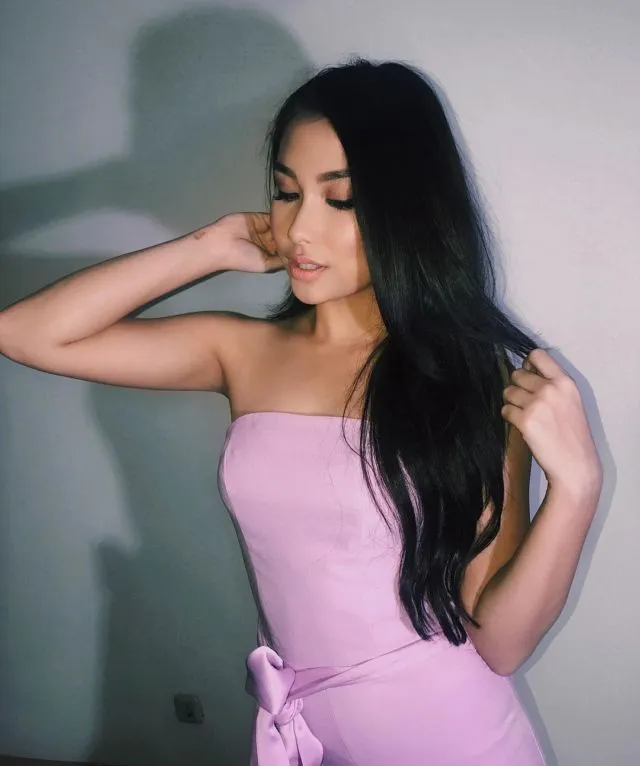 14 Gaya Elegan Frederika Alexis Cull, Puteri Indonesia Blasteran Lampung, Inggris dan Australia 17