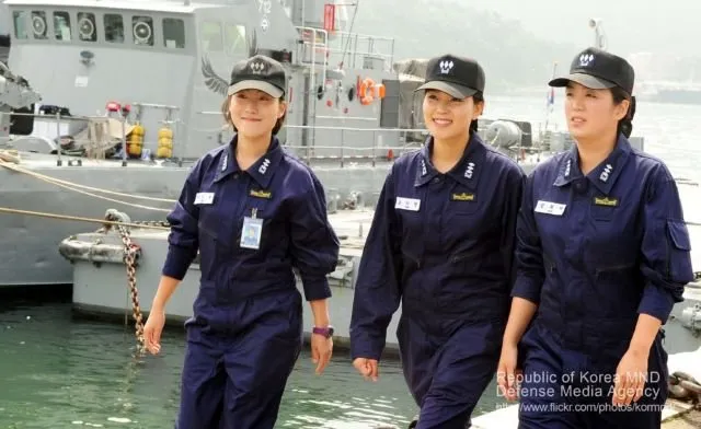 Potret Cewek Korea Berseragam yang Bisa Bikin Cowok Terperangah. Pesona Cantiknya Kebangetan~ 16