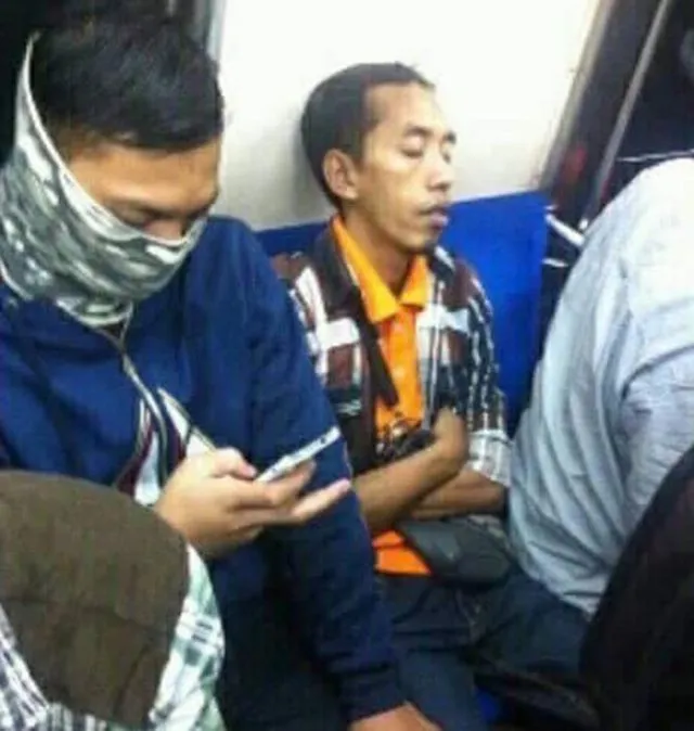 9+ Tokoh Politik Kondang ini Ternyata Punya Kembaran. Nggak Ada Ikatan Darah, Tapi Dibilang Mirip 25