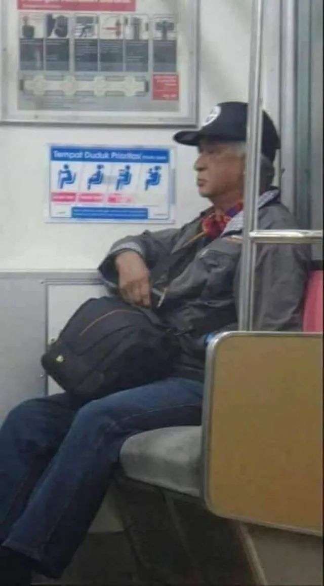 9+ Tokoh Politik Kondang ini Ternyata Punya Kembaran. Nggak Ada Ikatan Darah, Tapi Dibilang Mirip 26