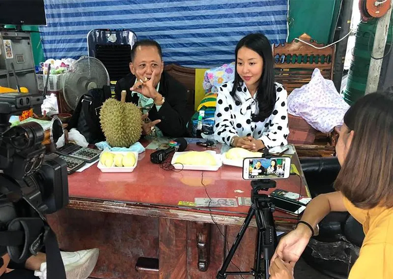 Sudah 10.000 Cowok Daftar buat Jadi Menantu Juragan Durian ini. Iming-Iming Hadiahnya Miliaran sih! 4
