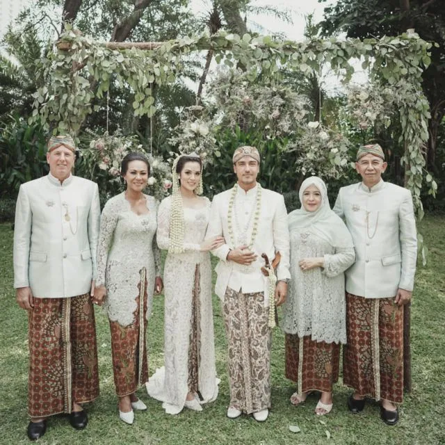 Tak Butuh Pacaran Lama, 8 Artis Ini Sukses Langgeng Sampai ke Pelaminan. Apa Rahasianya? 9