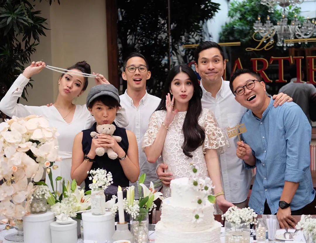Potret Keakraban Yuanita Christiani dan Sandra Dewi; Bukan Persahabatan Kaleng-Kaleng! 19