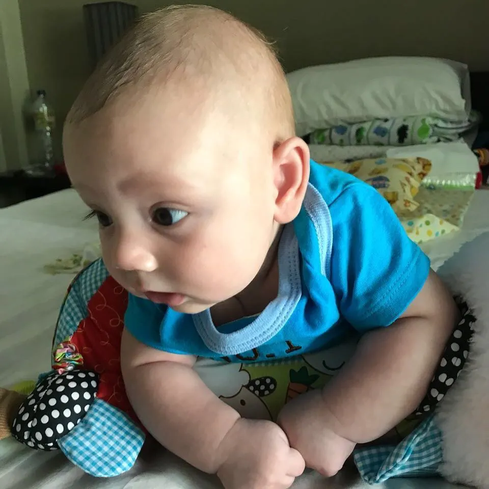 12 Potret Lucio, Putra Stefan William dan Celine yang Mukanya Bule Abis. Cute Overload! 14