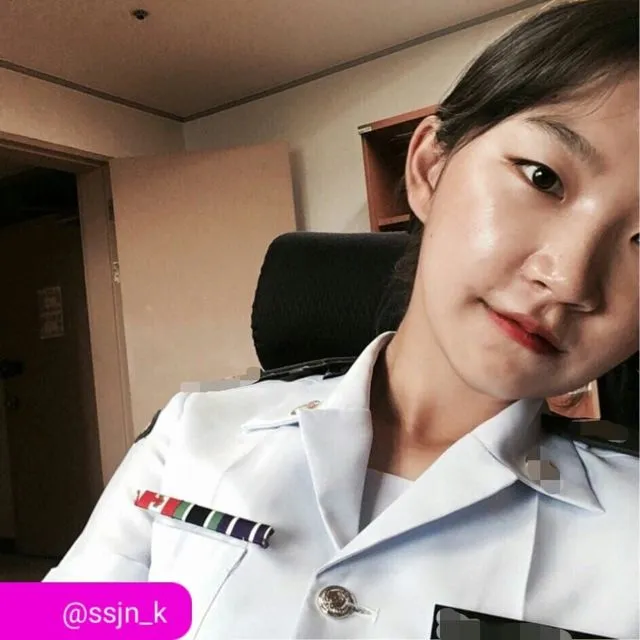Potret Cewek Korea Berseragam yang Bisa Bikin Cowok Terperangah. Pesona Cantiknya Kebangetan~ 26