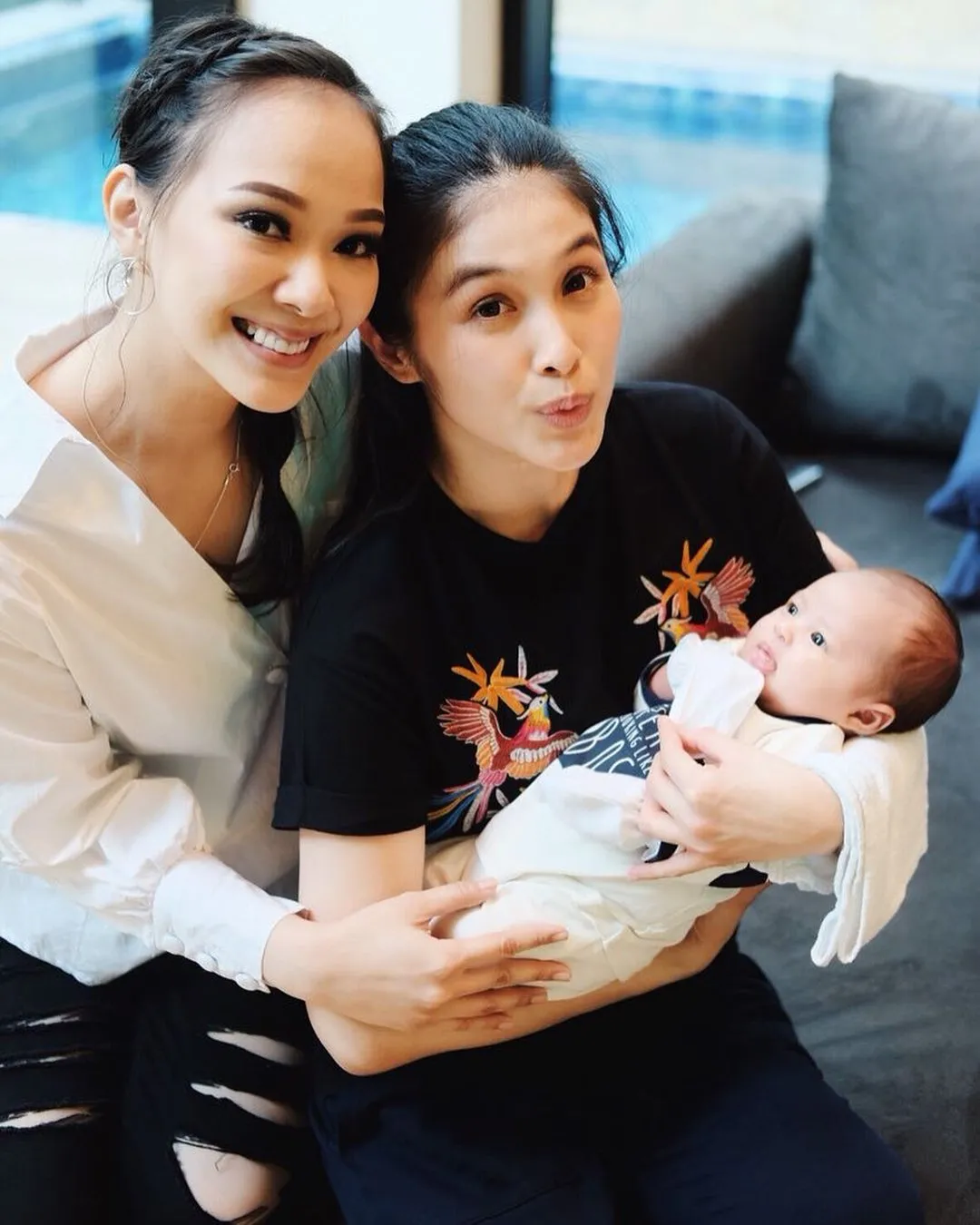 Potret Keakraban Yuanita Christiani dan Sandra Dewi; Bukan Persahabatan Kaleng-Kaleng! 23