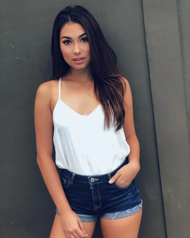 14 Gaya Elegan Frederika Alexis Cull, Puteri Indonesia Blasteran Lampung, Inggris dan Australia 18