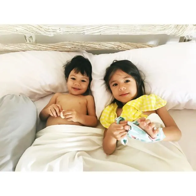 Jarang Terekspos, Ini 8 Potret Pernikahan Bahagia Daniel Mananta dan Anak Istrinya. Romantis! 12