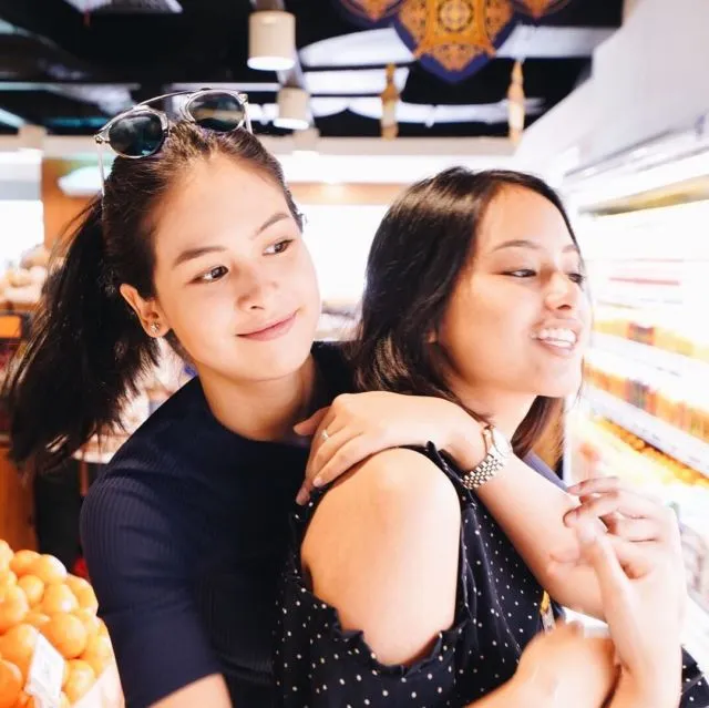 Potret Keakraban Maudy Ayunda dan Amanda, Kakak Beradik yang Sama-Sama Cantik! 13