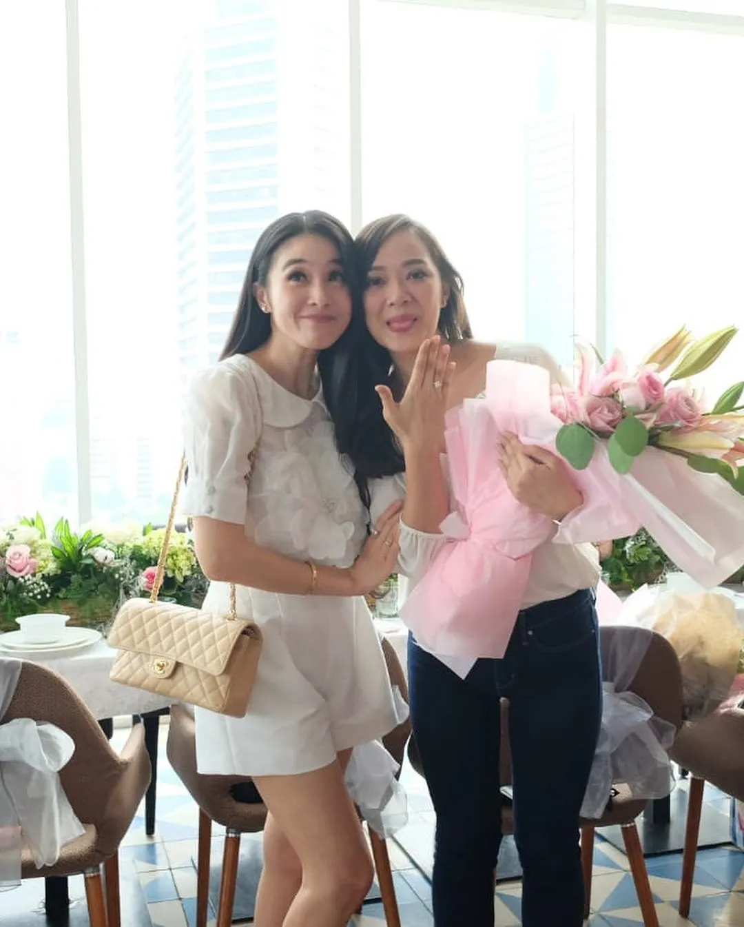 Potret Keakraban Yuanita Christiani dan Sandra Dewi; Bukan Persahabatan Kaleng-Kaleng! 24