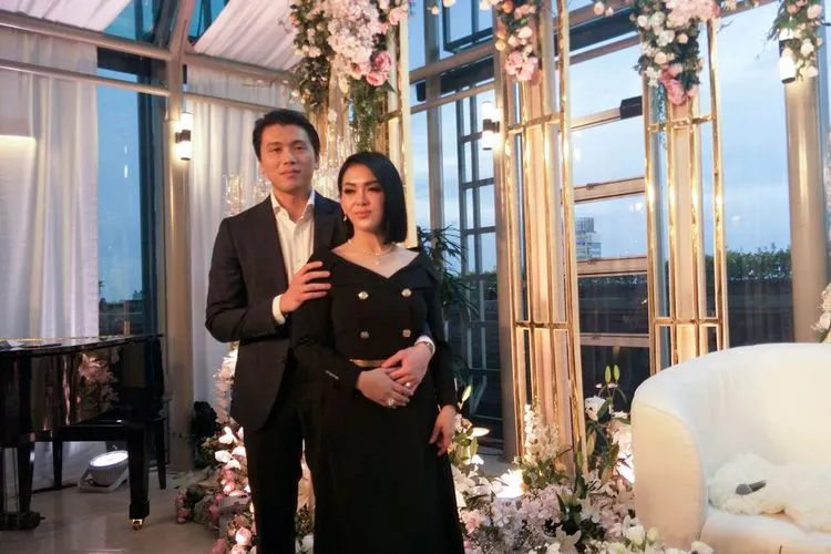 Syahrini-Reino Gelar Jumpa Pers dan Beberkan Soal Pernikahannya. Saatnya Warganet Move On Nih~ 5