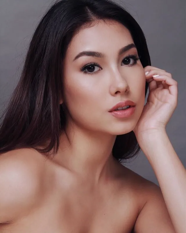 14 Gaya Elegan Frederika Alexis Cull, Puteri Indonesia Blasteran Lampung, Inggris dan Australia 19