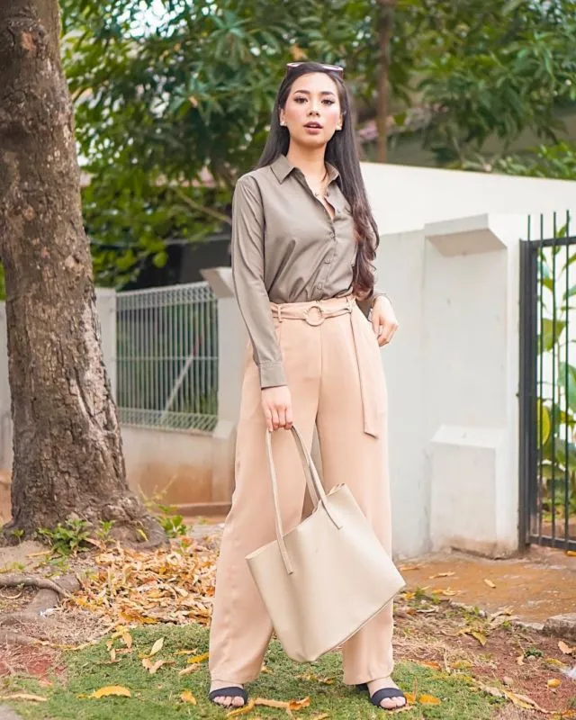 9 Inspirasi Modest Wear ala Abel Cantika. Bisa Kok Jadi Pusat Perhatian Tanpa Harus 'Buka-bukaan'! 14