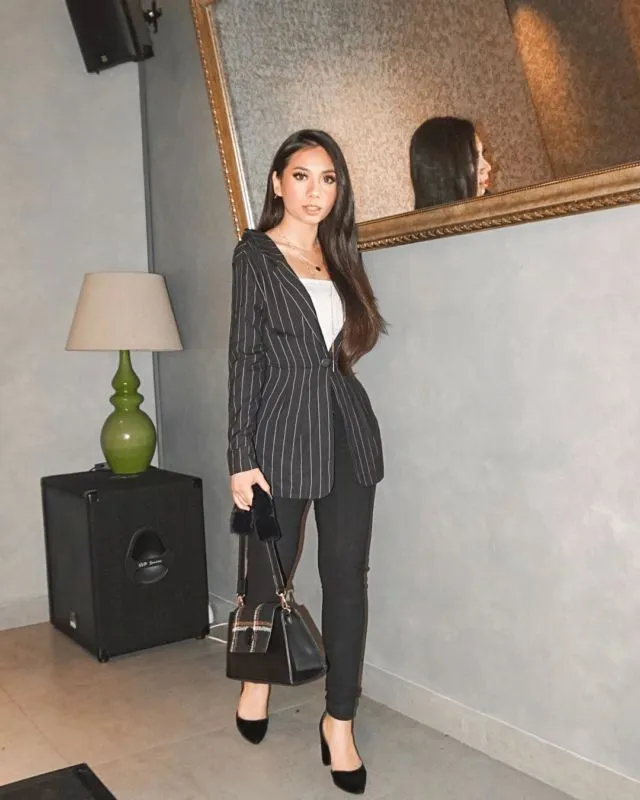9 Inspirasi Modest Wear ala Abel Cantika. Bisa Kok Jadi Pusat Perhatian Tanpa Harus 'Buka-bukaan'! 15