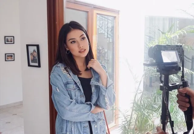 14 Gaya Elegan Frederika Alexis Cull, Puteri Indonesia Blasteran Lampung, Inggris dan Australia 20