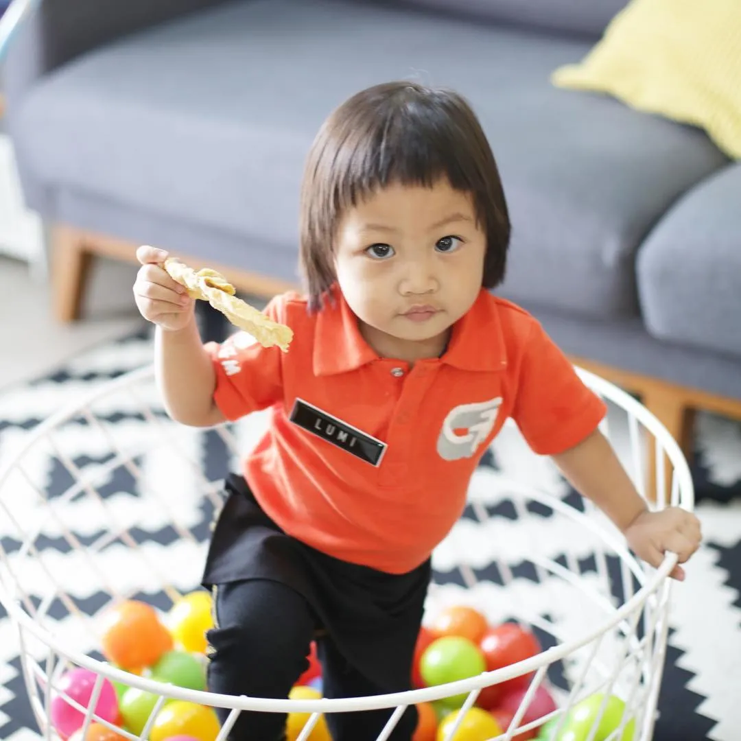 10 OOTD Lumi, Keponakan Bena Kribo yang Sedari Kecil Udah Ekspresif! Lucu ~ 13