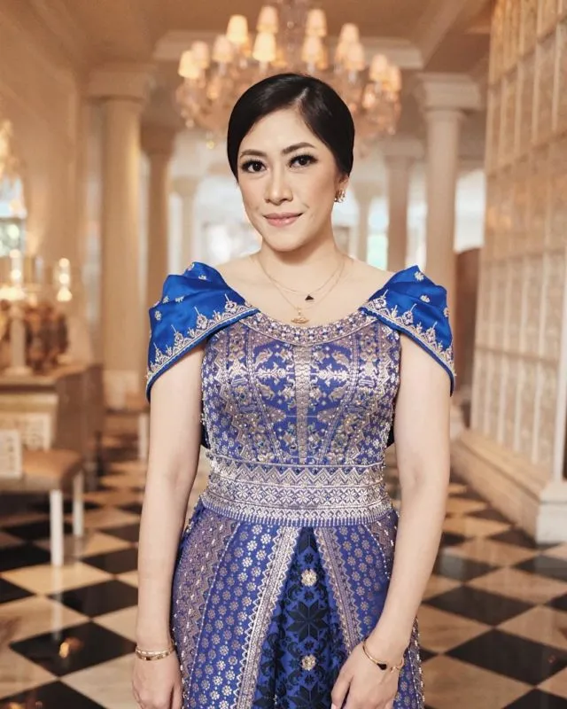 Intip Yuk Mewahnya 8 Karya Danny Satriadi yang Mendesain Gaun Pertunangan Cetar Syahrini 13