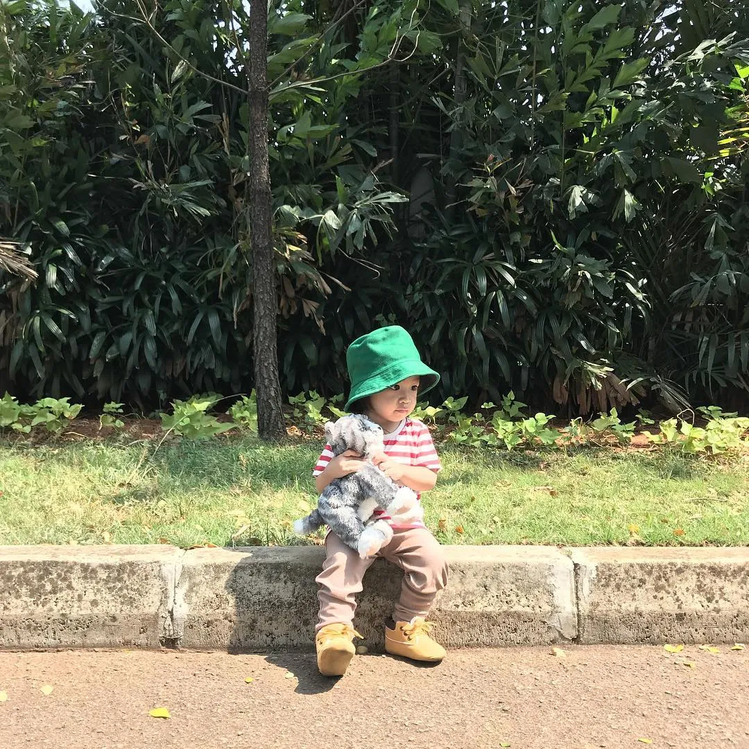 10 OOTD Lumi, Keponakan Bena Kribo yang Sedari Kecil Udah Ekspresif! Lucu ~ 19
