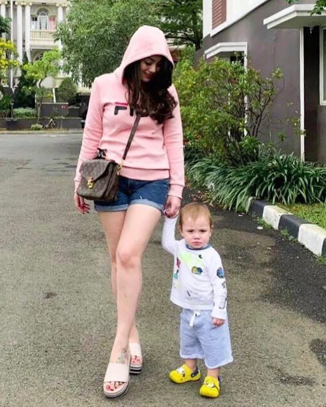 12 Potret Lucio, Putra Stefan William dan Celine yang Mukanya Bule Abis. Cute Overload! 23