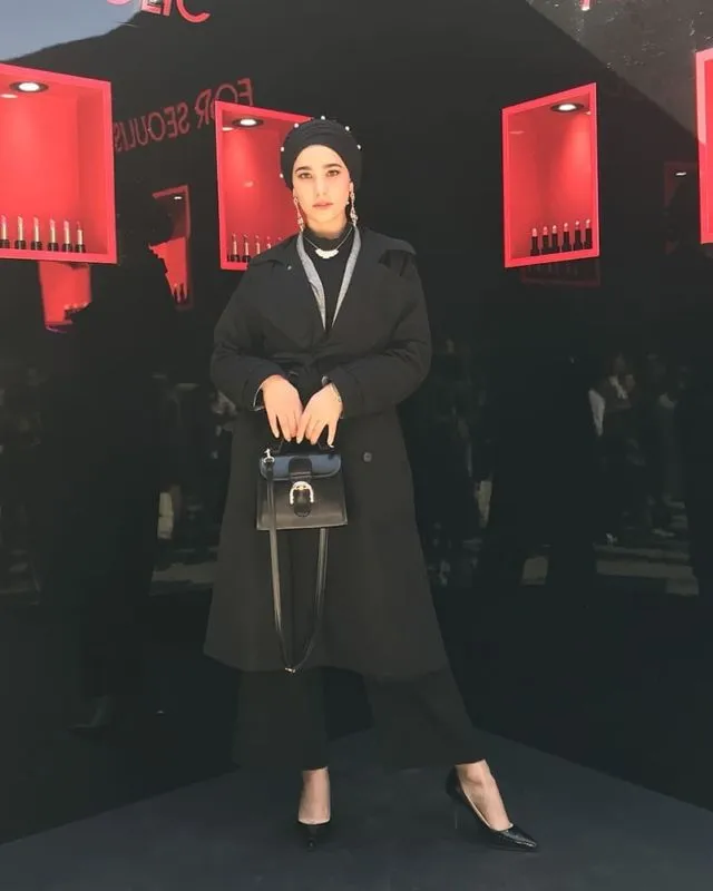 Ini 7 Potret Gaya Kim Miso, Selebgram Hijab Asal Maroko yang Cantiknya Bak Bintang K-Pop Korea 8