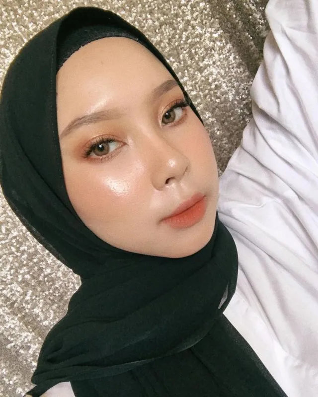 Anti Kusam, 9+ Peach Make-up Look ala Selebgram Ini Bisa Jadi Panutanmu. Bosan kan Merah Muda Melulu 16