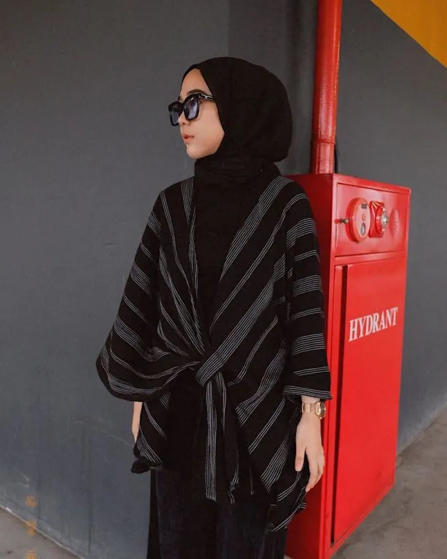 Anti Ribet dan Jaminan Nyaman, Sontek Yuk 7 Ide Padu Padan Outer Kimono ala Selebgram @strngrrr Ini 14