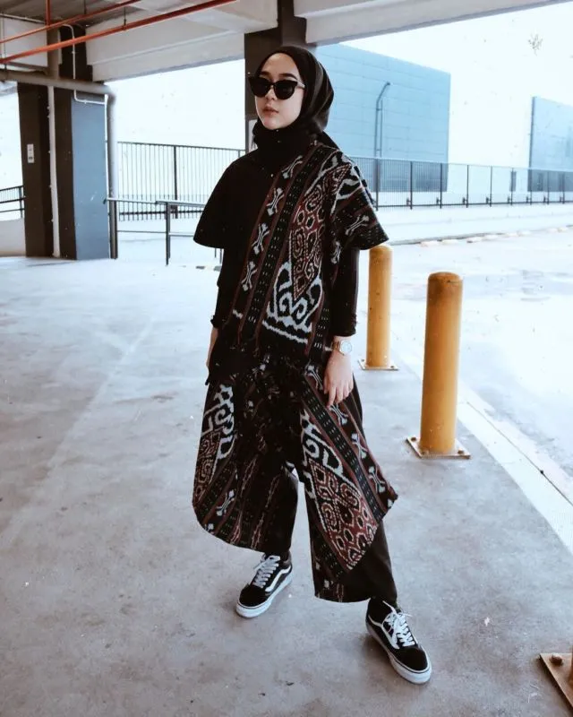 Anti Ribet dan Jaminan Nyaman, Sontek Yuk 7 Ide Padu Padan Outer Kimono ala Selebgram @strngrrr Ini 8