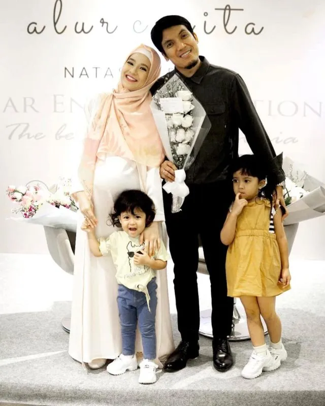 Tak Butuh Pacaran Lama, 8 Artis Ini Sukses Langgeng Sampai ke Pelaminan. Apa Rahasianya? 14