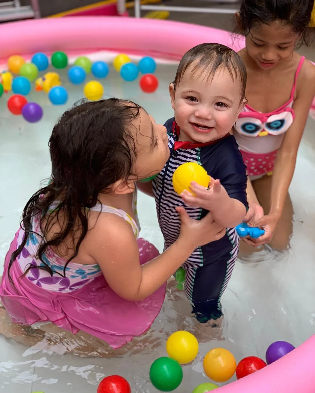 12 Potret Lucio, Putra Stefan William dan Celine yang Mukanya Bule Abis. Cute Overload! 22