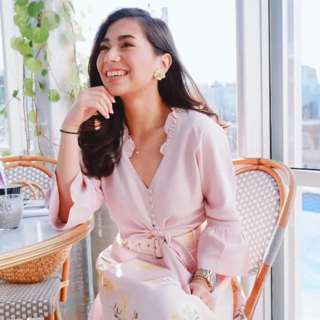 9 Inspirasi Modest Wear ala Abel Cantika. Bisa Kok Jadi Pusat Perhatian Tanpa Harus 'Buka-bukaan'! 12