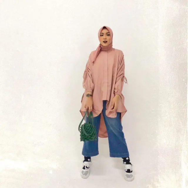 10 Ide Padu Padan Wide Leg Jeans ala Selebgram 17