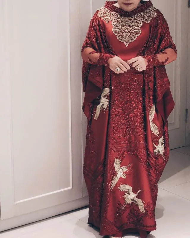 Intip Yuk Mewahnya 8 Karya Danny Satriadi yang Mendesain Gaun Pertunangan Cetar Syahrini 11
