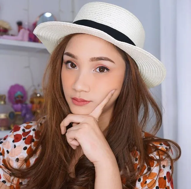 Anti Kusam, 9+ Peach Make-up Look ala Selebgram Ini Bisa Jadi Panutanmu. Bosan kan Merah Muda Melulu 18