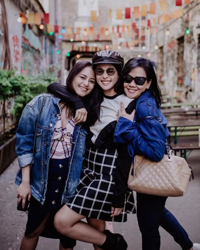 Potret Keakraban Maudy Ayunda dan Amanda, Kakak Beradik yang Sama-Sama Cantik! 18