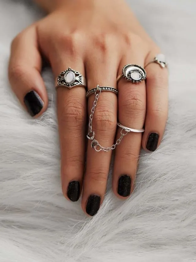10 Ide Pakai Ring Set Kekinian yang Katanya Lagi Digilai Cewek-cewek Korea. Kamu Nggak Mau Coba? 19