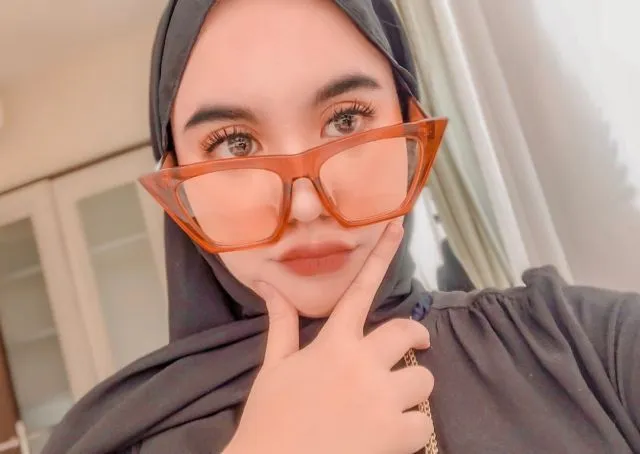 Anti Kusam, 9+ Peach Make-up Look ala Selebgram Ini Bisa Jadi Panutanmu. Bosan kan Merah Muda Melulu 15