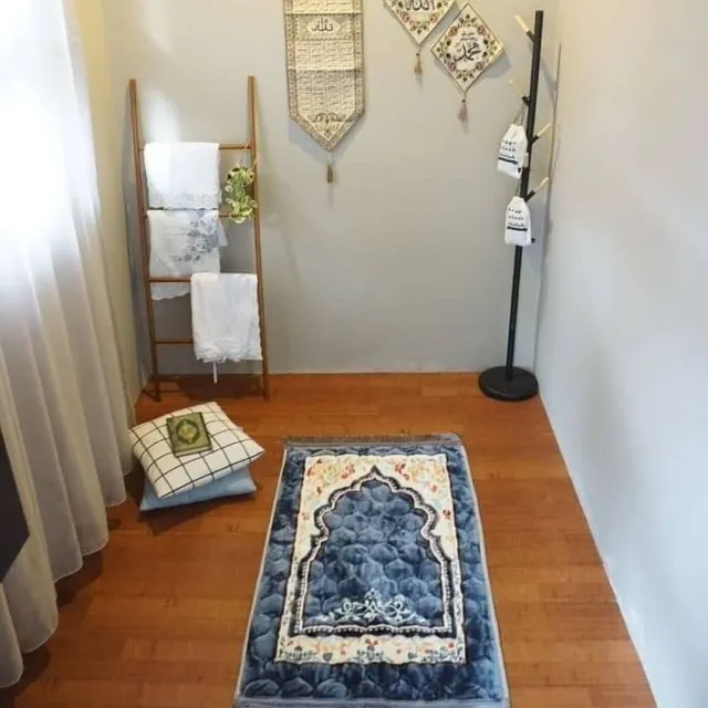 11+ Desain Ruang Sholat Minimalis di Dalam Rumah 16