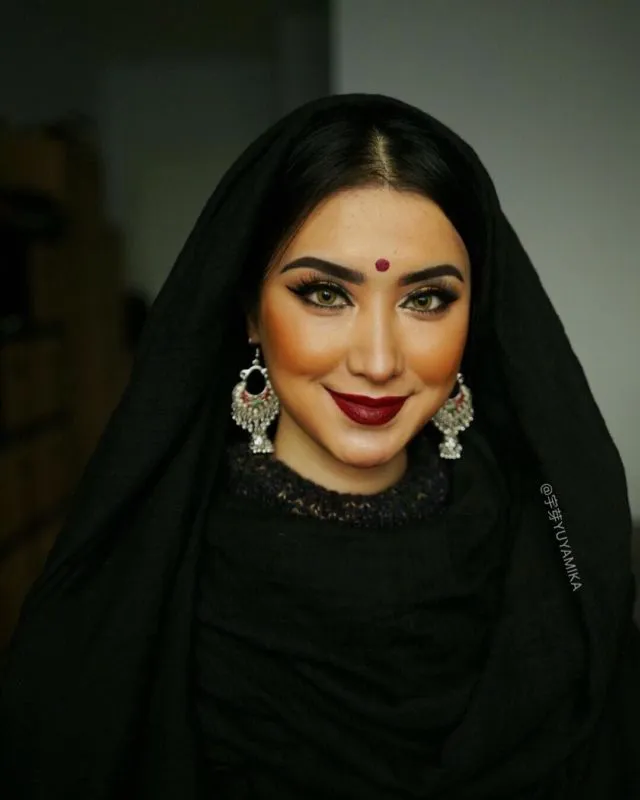 Dari Albert Einstein Sampai Cewek India, 15 Transformasi Make-up MUA Ini Lagi Viral di Cina 24