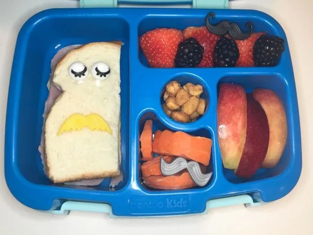 Lihat Bentuknya, Orang Tua Milenial Pasti Pengen Bisa Bikin 10 Bekal Unik Begini buat Anaknya 16