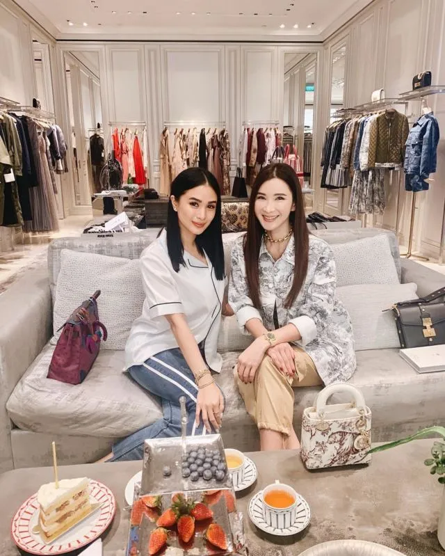 14 Gaya Fesyen Fantastis Heart Evangelista, Sosok Crazy Rich Asians Sungguhan di Dunia Nyata! 21