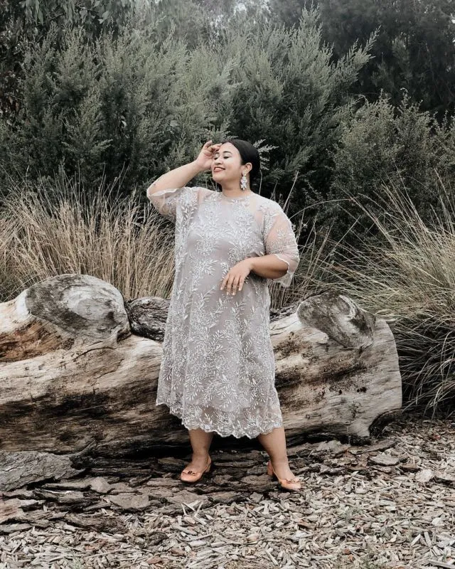 Badan Curvy, Suka Bingung Pilih Baju? 7 Ide Busana Gaun Brokat Ini Bisa Dongkrak Body Goal Kamu 8