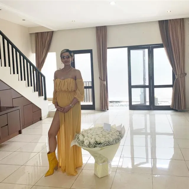 Kata Siapa Hamil Pasti Kucel? 10 Gaya Modis Kimmy Jayanti Pamer Baby Bump Ini Kecenya Maksimal! 11