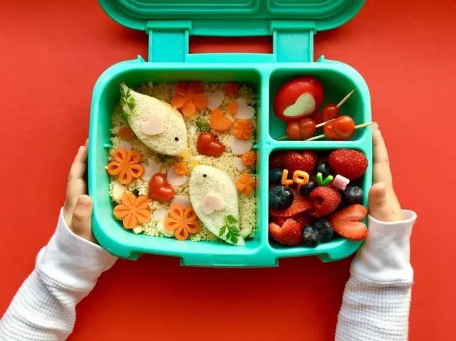 Lihat Bentuknya, Orang Tua Milenial Pasti Pengen Bisa Bikin 10 Bekal Unik Begini buat Anaknya 18